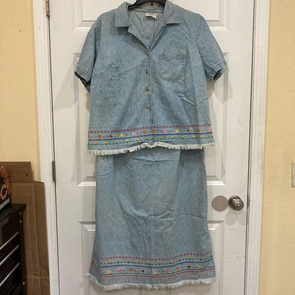 Vintage Demin Studio Ease Woman size 16 denim 2-pc set with summery embroidery - Picture 3 of 16
